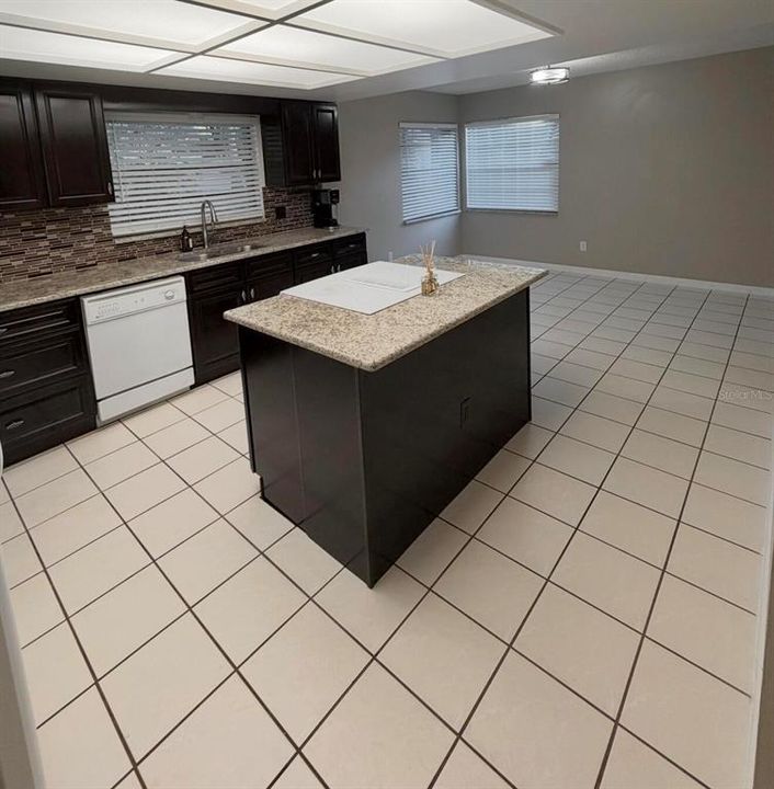 待售: $539,900 (3 贝兹, 2 浴室, 2596 平方英尺)