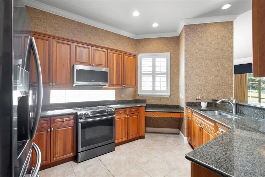 合同活跃: $359,900 (2 贝兹, 2 浴室, 1745 平方英尺)