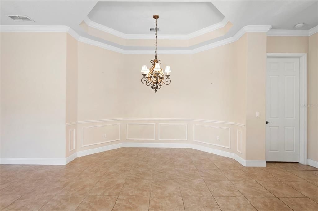 合同活跃: $359,900 (2 贝兹, 2 浴室, 1745 平方英尺)