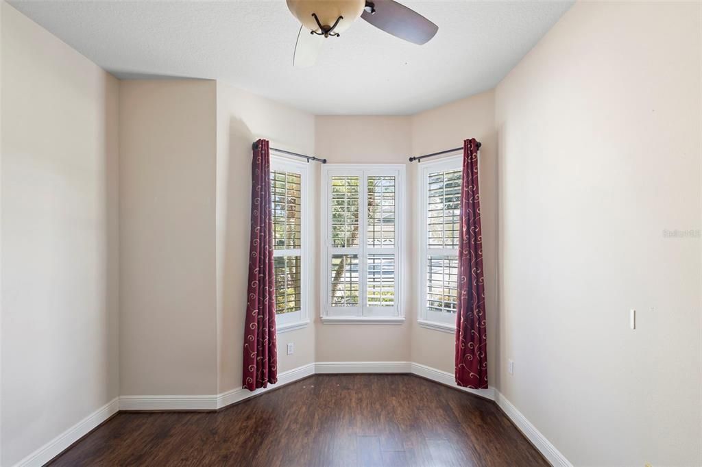 合同活跃: $359,900 (2 贝兹, 2 浴室, 1745 平方英尺)