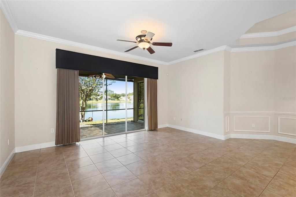 合同活跃: $359,900 (2 贝兹, 2 浴室, 1745 平方英尺)