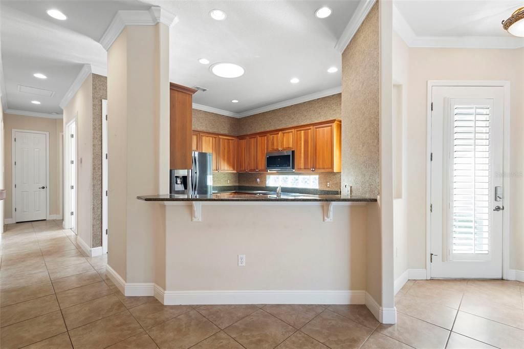 合同活跃: $359,900 (2 贝兹, 2 浴室, 1745 平方英尺)