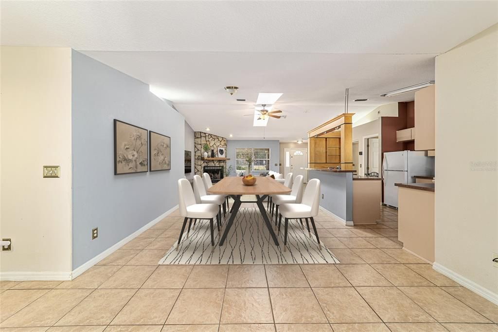 待售: $775,000 (5 贝兹, 3 浴室, 2317 平方英尺)