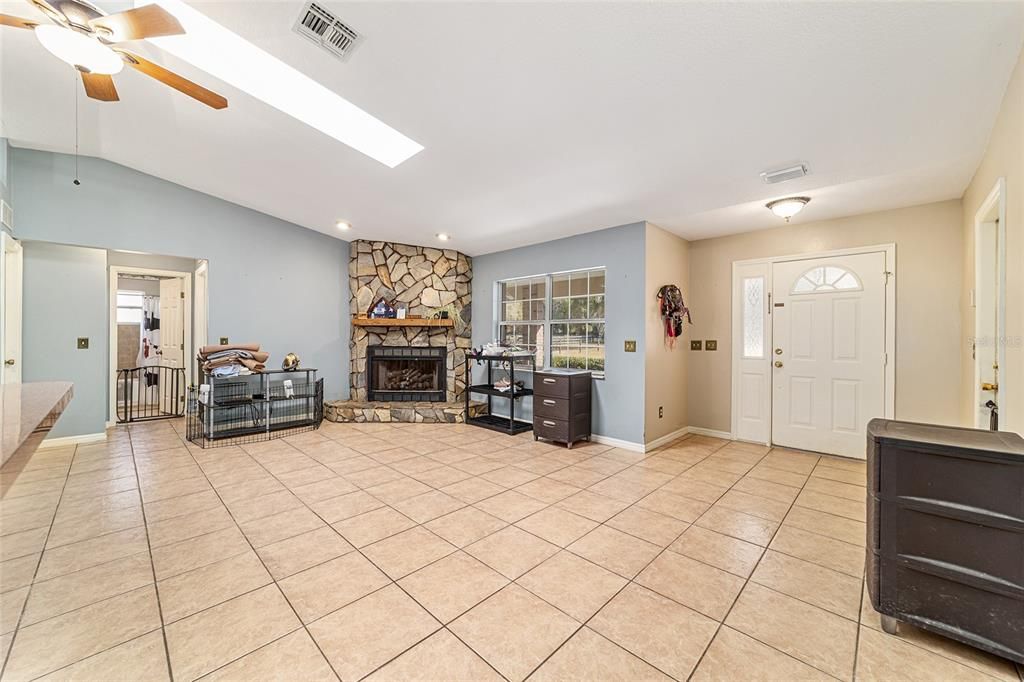 待售: $775,000 (5 贝兹, 3 浴室, 2317 平方英尺)