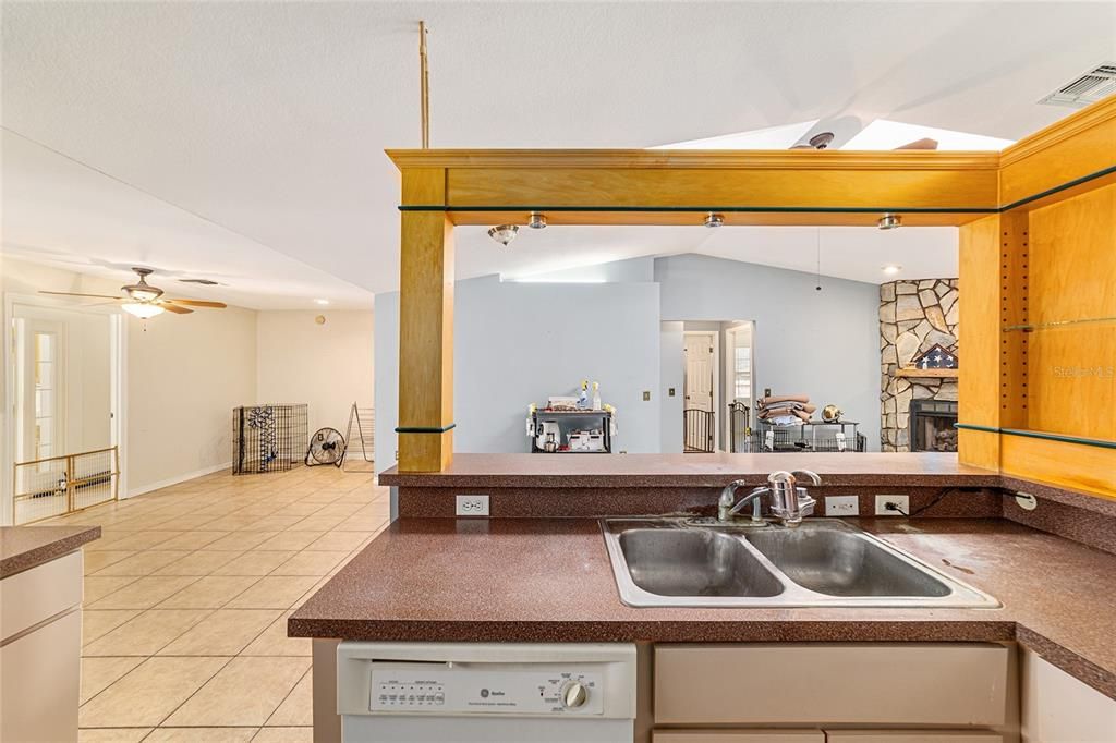 待售: $775,000 (5 贝兹, 3 浴室, 2317 平方英尺)