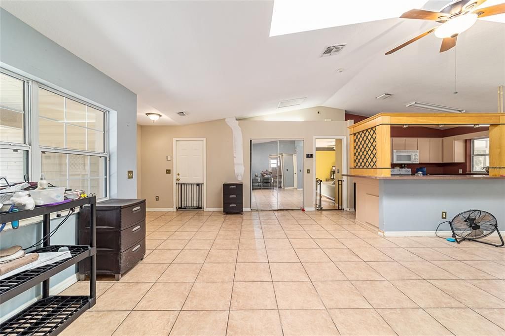 待售: $775,000 (5 贝兹, 3 浴室, 2317 平方英尺)