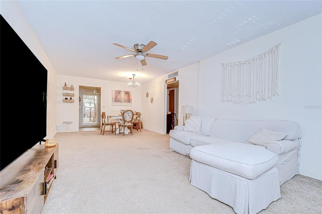 На продажу: $99,000 (2 спален, 1 ванн, 1134 Квадратных фут)