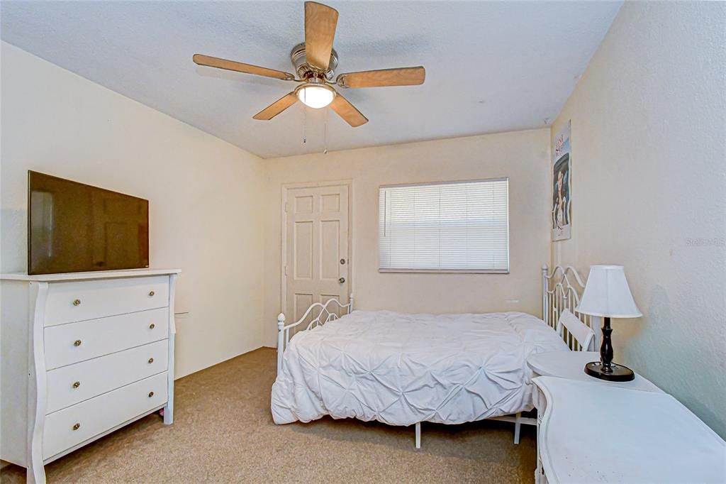 На продажу: $99,000 (2 спален, 1 ванн, 1134 Квадратных фут)