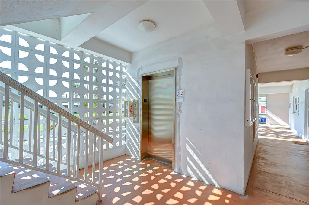 На продажу: $99,000 (2 спален, 1 ванн, 1134 Квадратных фут)