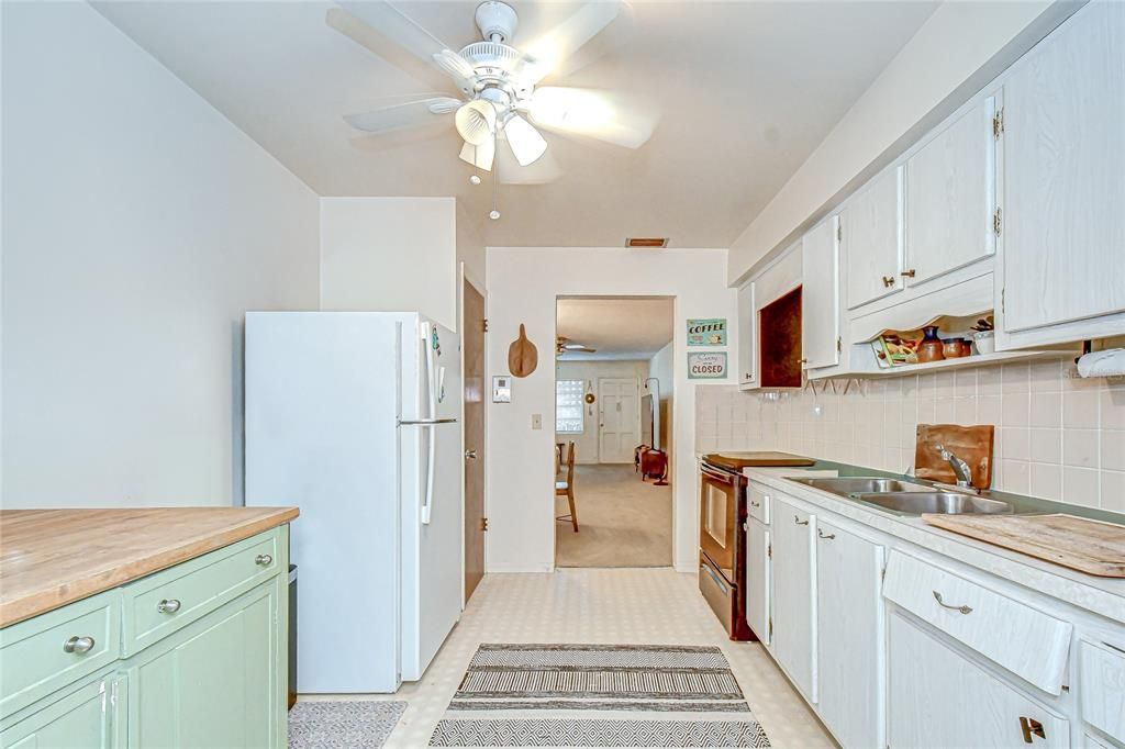 На продажу: $99,000 (2 спален, 1 ванн, 1134 Квадратных фут)