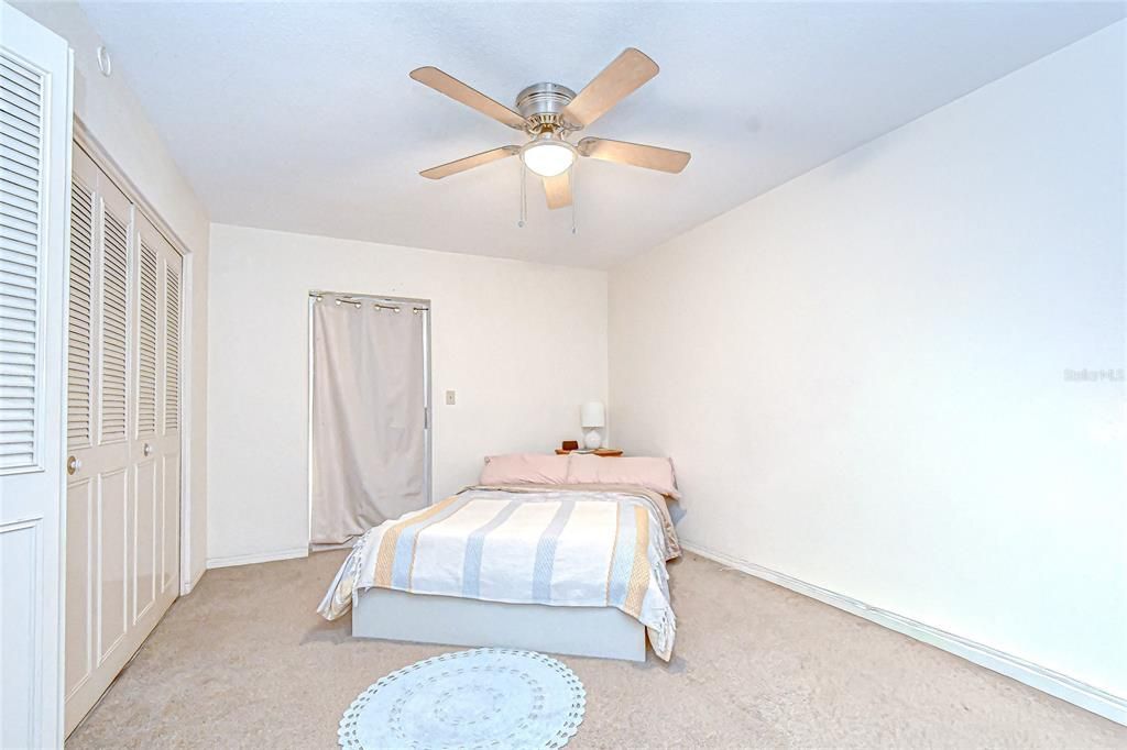 На продажу: $99,000 (2 спален, 1 ванн, 1134 Квадратных фут)