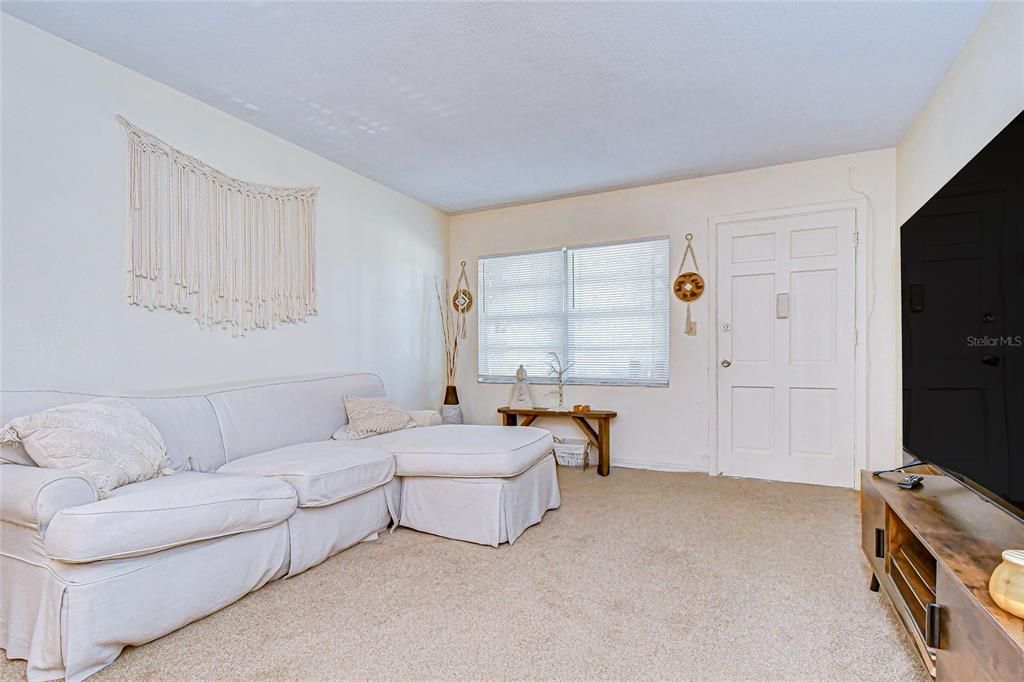 На продажу: $99,000 (2 спален, 1 ванн, 1134 Квадратных фут)