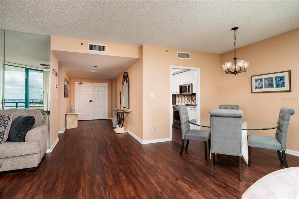 待售: $1,190,000 (2 贝兹, 2 浴室, 1579 平方英尺)