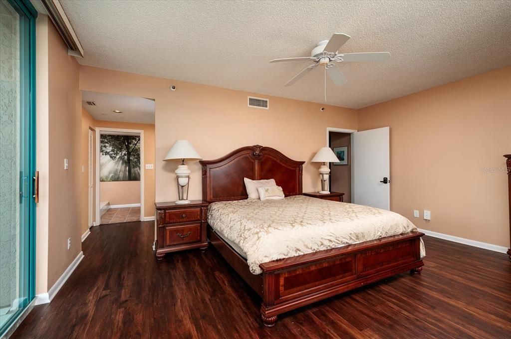 待售: $1,190,000 (2 贝兹, 2 浴室, 1579 平方英尺)