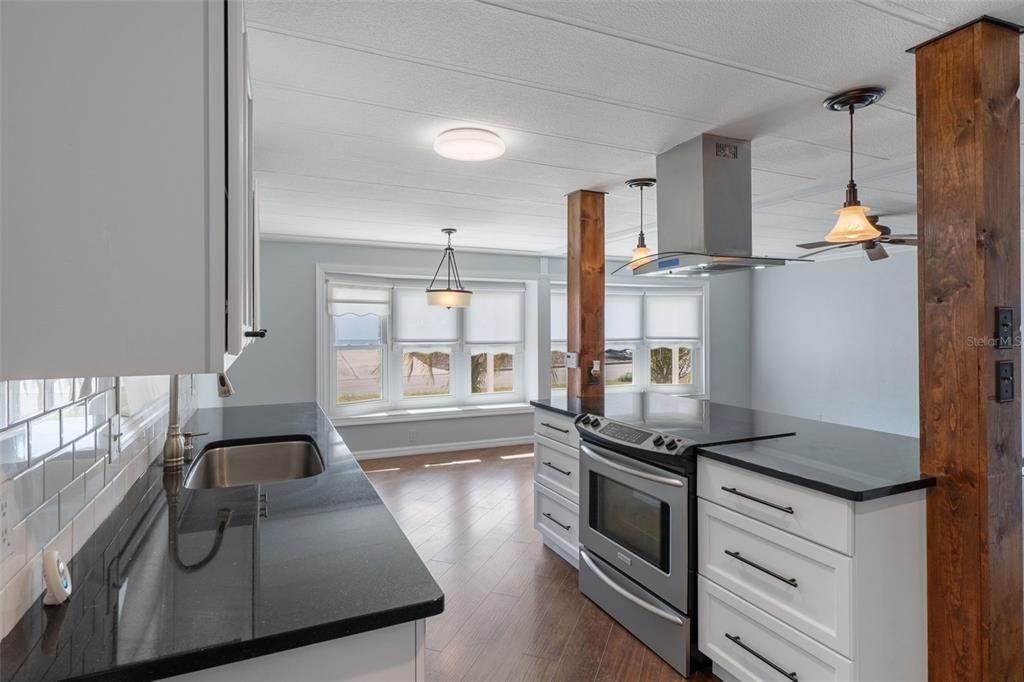 For Sale: $195,000 (3 beds, 2 baths, 1253 Square Feet)