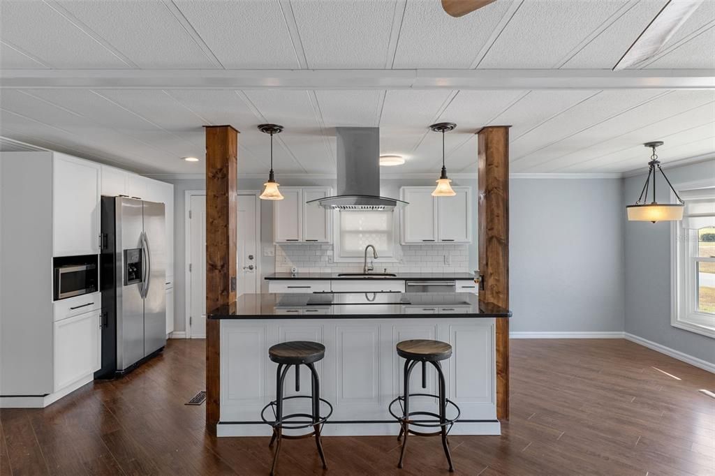 For Sale: $195,000 (3 beds, 2 baths, 1253 Square Feet)