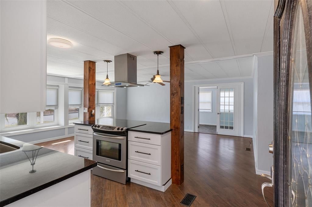 For Sale: $195,000 (3 beds, 2 baths, 1253 Square Feet)