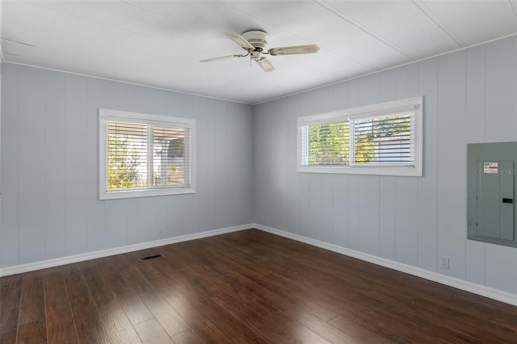 For Sale: $195,000 (3 beds, 2 baths, 1253 Square Feet)