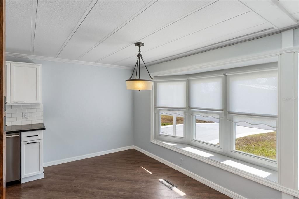 For Sale: $195,000 (3 beds, 2 baths, 1253 Square Feet)