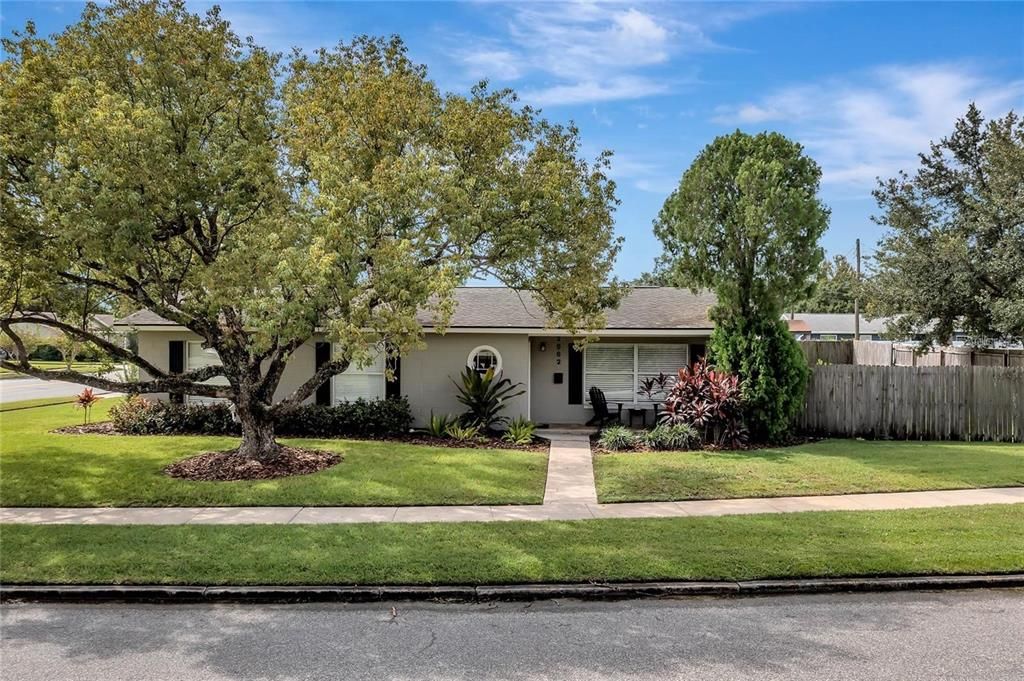 For Rent: $3,200 (3 beds, 2 baths, 1763 Square Feet)