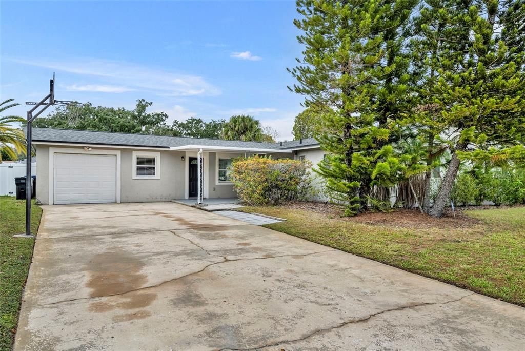 For Rent: $3,150 (3 beds, 2 baths, 1763 Square Feet)