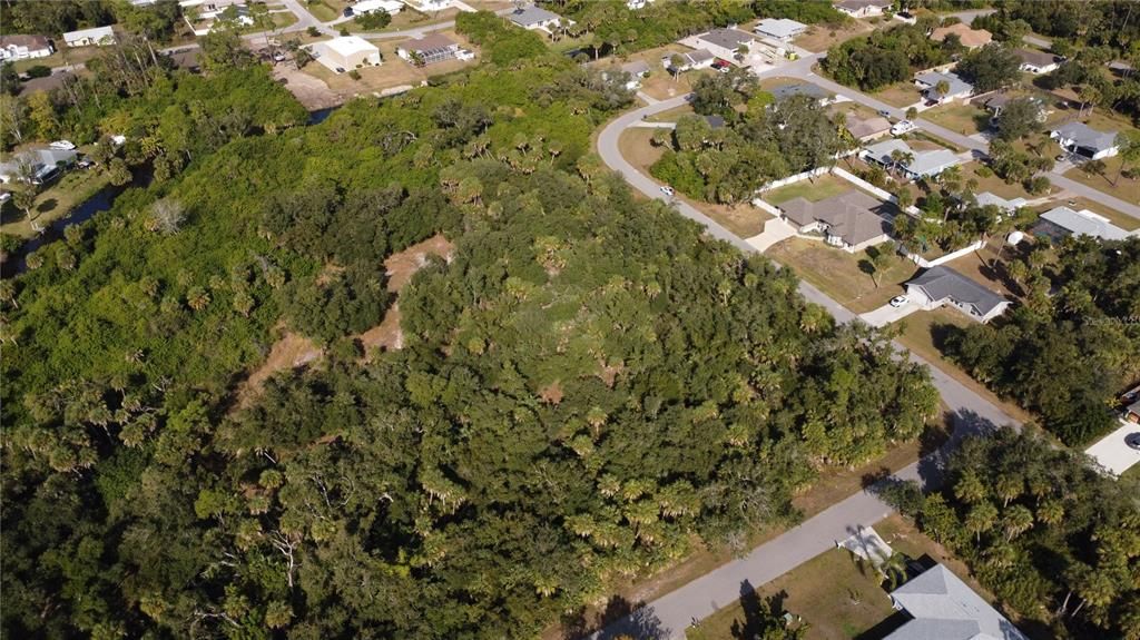 待售: $649,900 (5.37 acres)