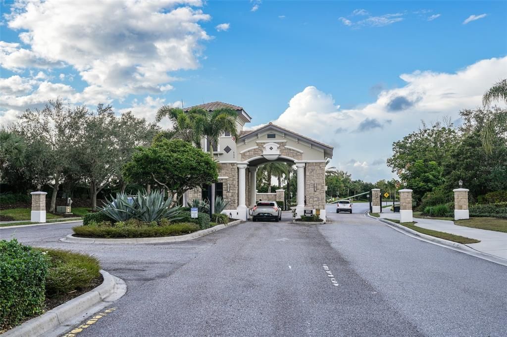 For Sale: $559,999 (3 beds, 2 baths, 1677 Square Feet)