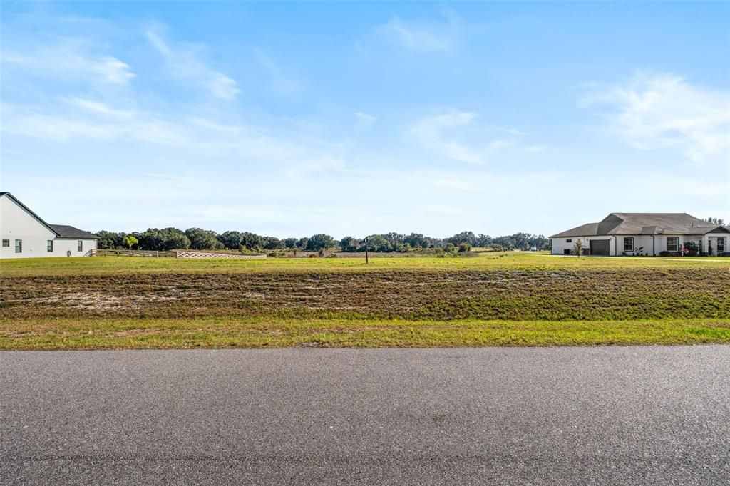 待售: $269,000 (1.44 acres)