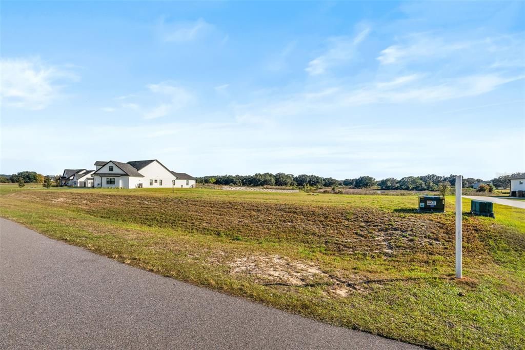 待售: $269,000 (1.44 acres)