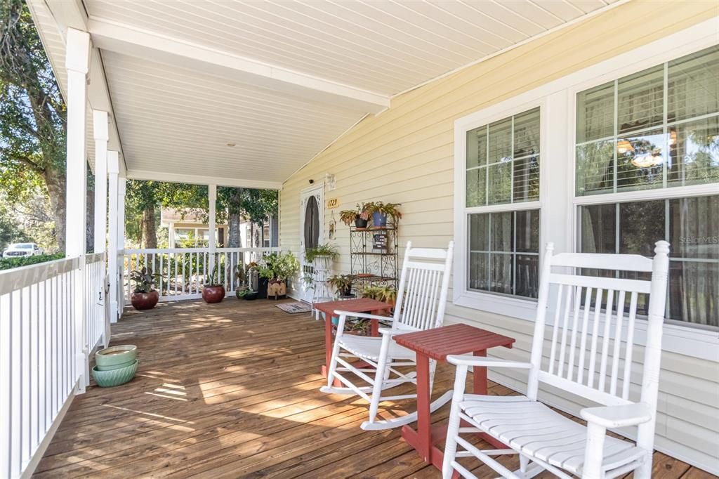 For Sale: $239,900 (3 beds, 2 baths, 1296 Square Feet)