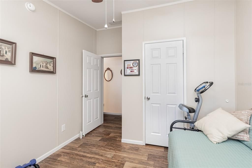 For Sale: $239,900 (3 beds, 2 baths, 1296 Square Feet)