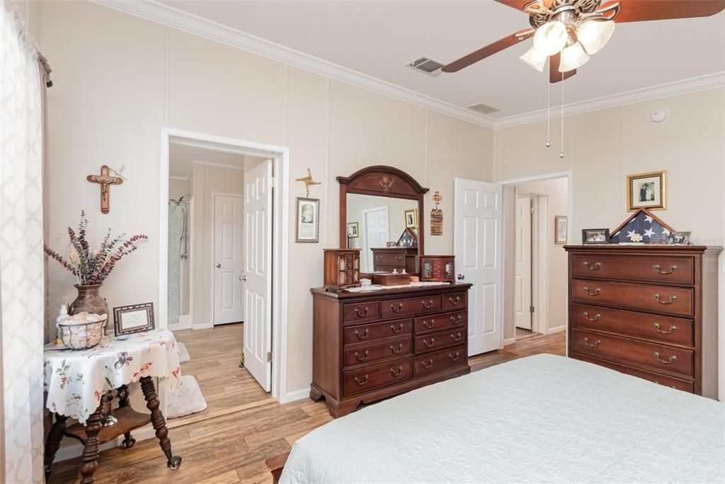 For Sale: $239,900 (3 beds, 2 baths, 1296 Square Feet)