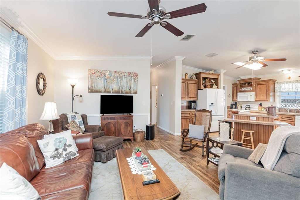 For Sale: $239,900 (3 beds, 2 baths, 1296 Square Feet)