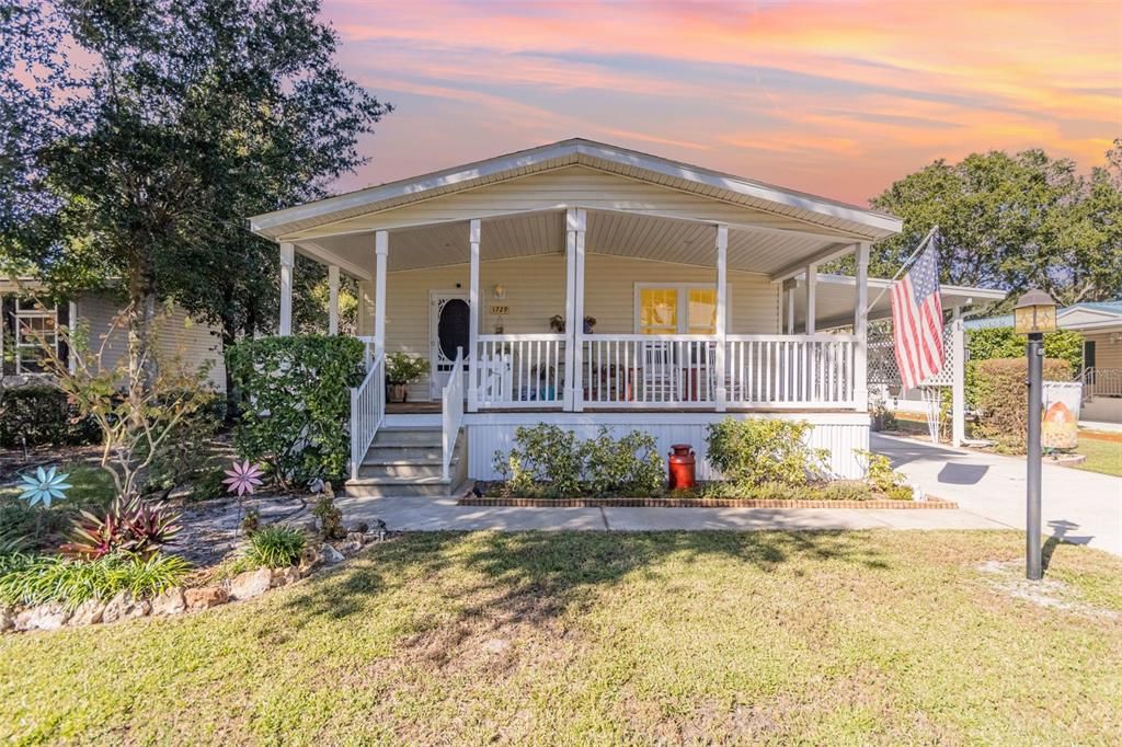 For Sale: $239,900 (3 beds, 2 baths, 1296 Square Feet)