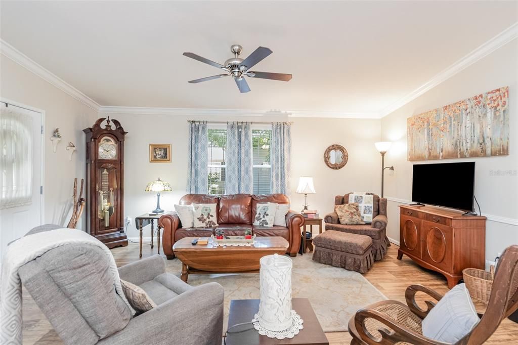 For Sale: $239,900 (3 beds, 2 baths, 1296 Square Feet)