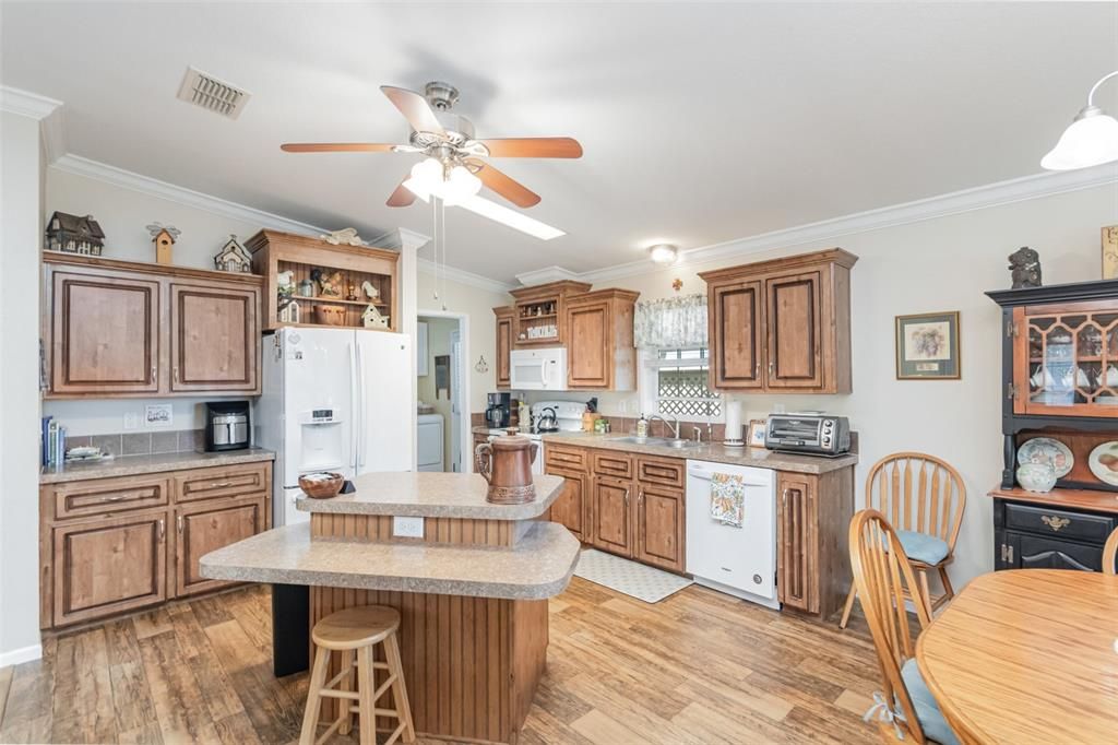 For Sale: $239,900 (3 beds, 2 baths, 1296 Square Feet)