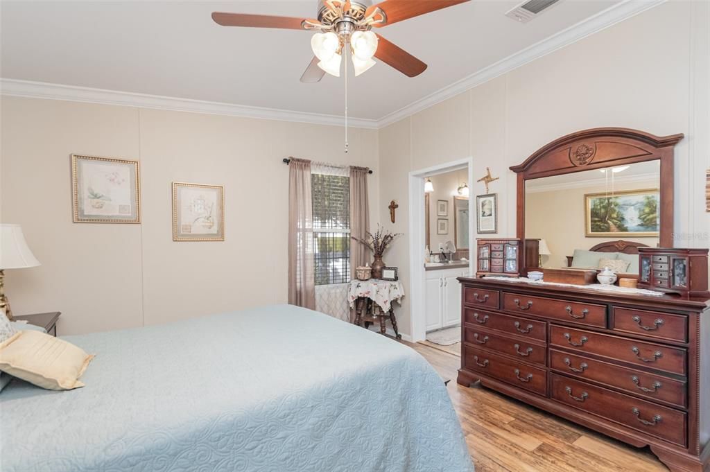 For Sale: $239,900 (3 beds, 2 baths, 1296 Square Feet)