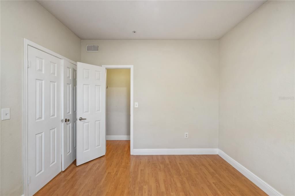 For Rent: $1,550 (2 beds, 1 baths, 933 Square Feet)