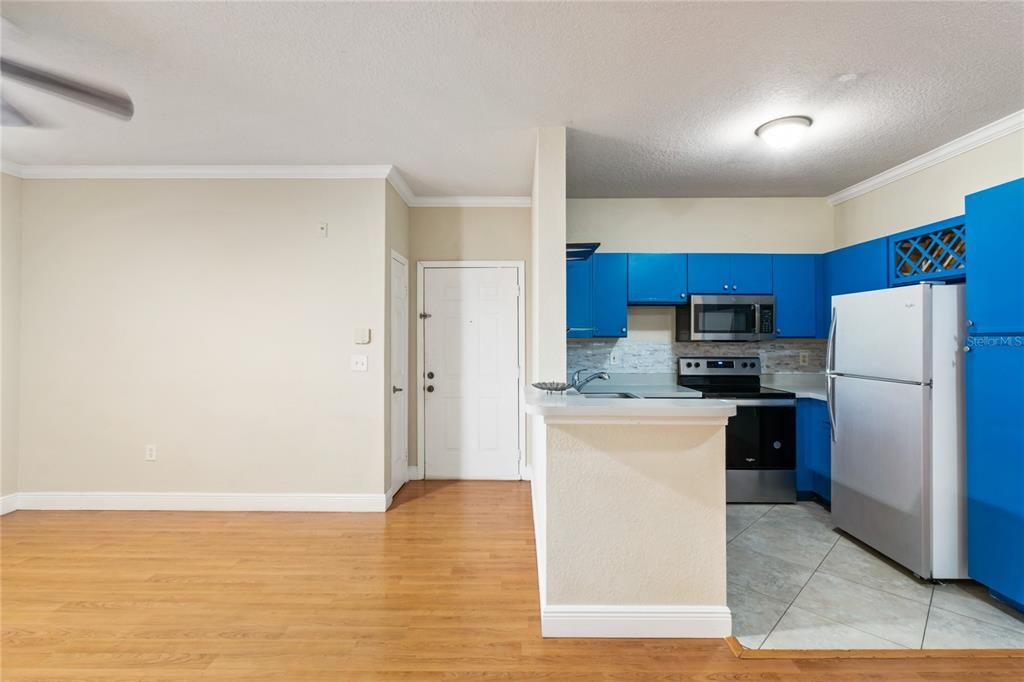 For Rent: $1,550 (2 beds, 1 baths, 933 Square Feet)