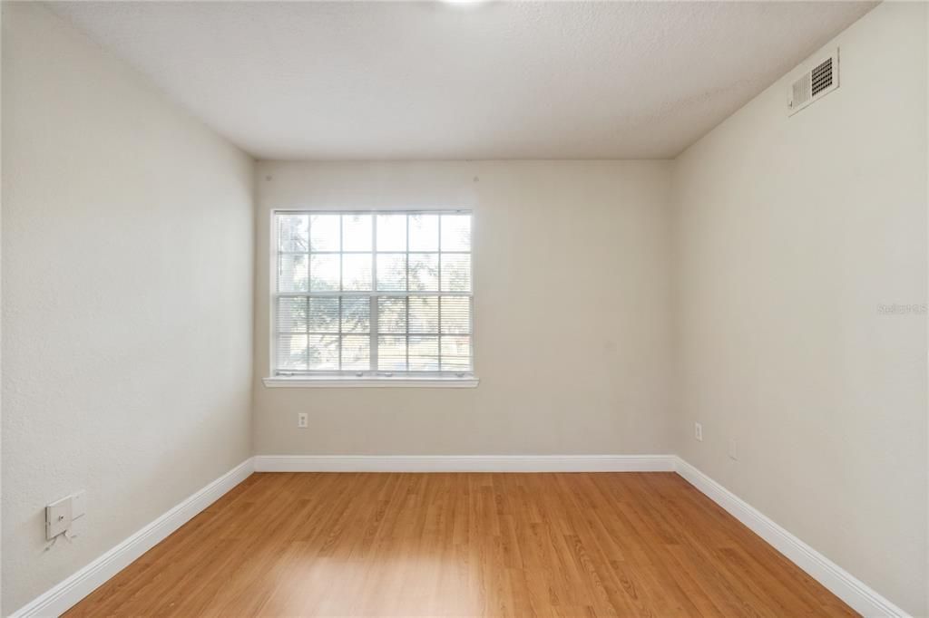 For Rent: $1,550 (2 beds, 1 baths, 933 Square Feet)