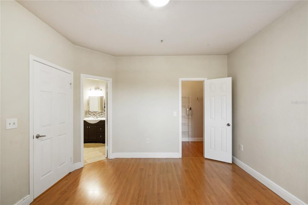 For Rent: $1,550 (2 beds, 1 baths, 933 Square Feet)