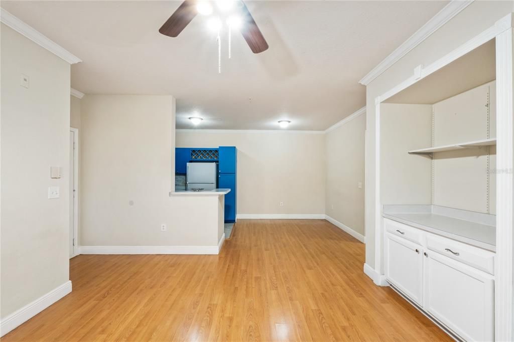 For Rent: $1,550 (2 beds, 1 baths, 933 Square Feet)