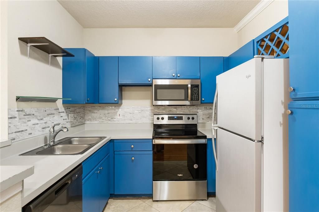 For Rent: $1,550 (2 beds, 1 baths, 933 Square Feet)