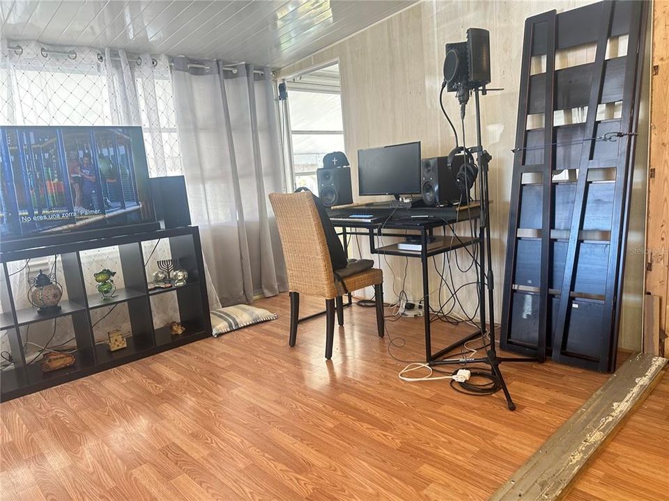 待售: $80,000 (2 贝兹, 1 浴室, 693 平方英尺)