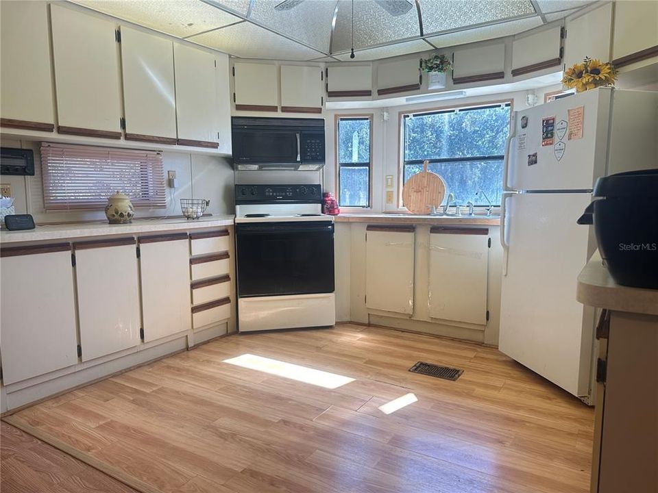 待售: $80,000 (2 贝兹, 1 浴室, 693 平方英尺)