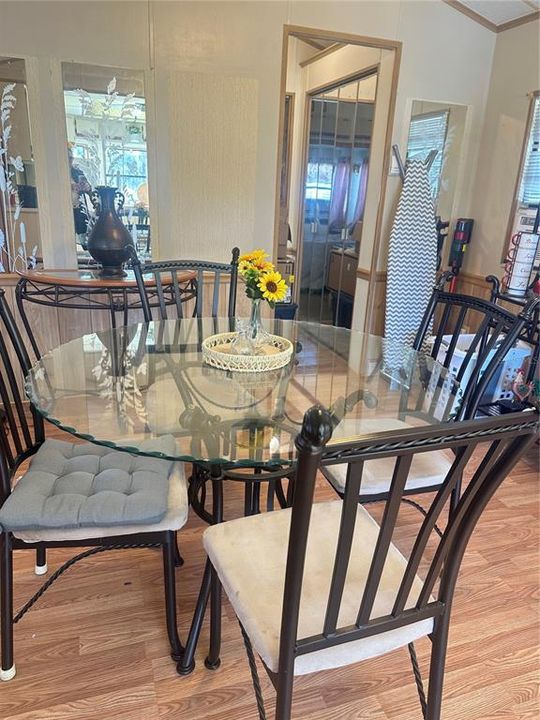 待售: $80,000 (2 贝兹, 1 浴室, 693 平方英尺)