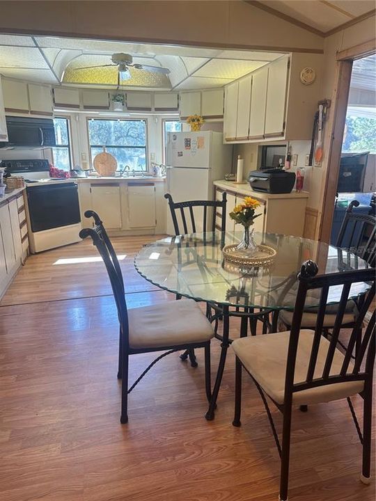 待售: $80,000 (2 贝兹, 1 浴室, 693 平方英尺)