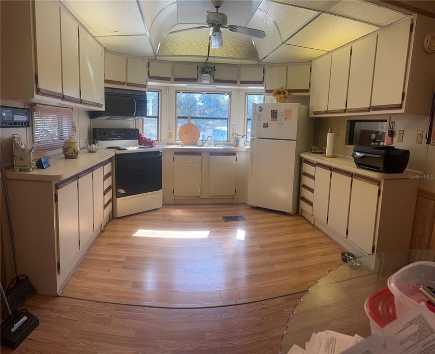 待售: $80,000 (2 贝兹, 1 浴室, 693 平方英尺)