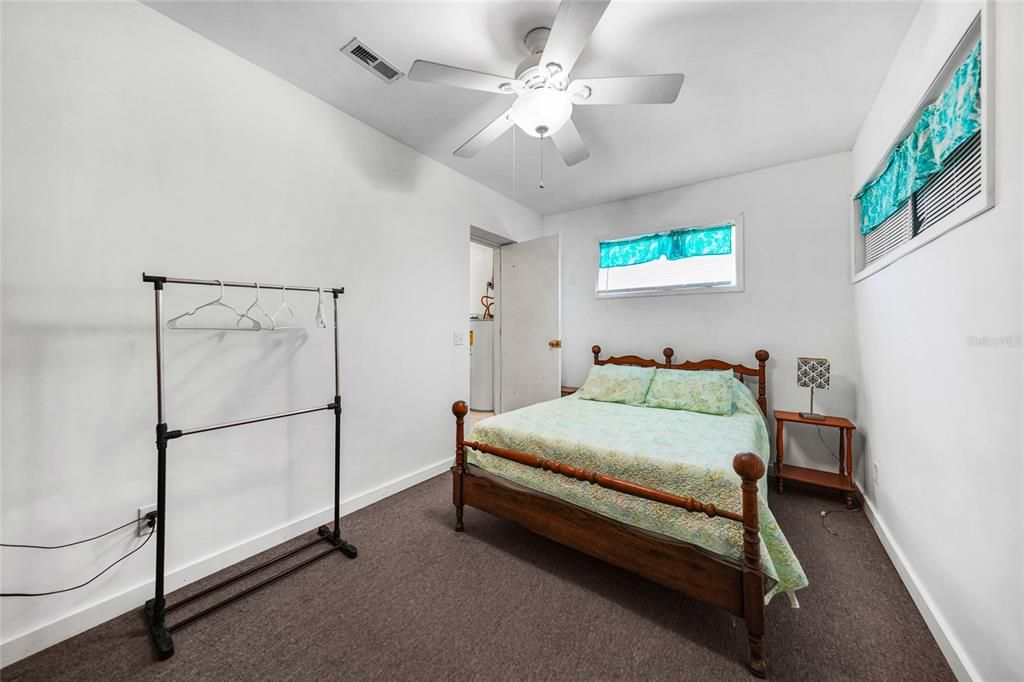 For Sale: $199,990 (2 beds, 1 baths, 1186 Square Feet)