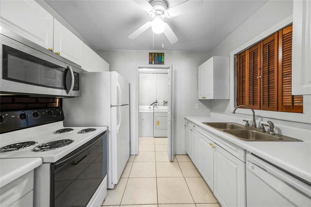 For Sale: $199,990 (2 beds, 1 baths, 1186 Square Feet)